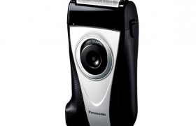 Panasonic ES-RP30 portable electric shaver positioning travel.